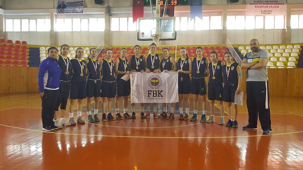 Lise Kız Basketbol Takımımız Türkiye Şampiyonası'na katılmaya hak kazandı.